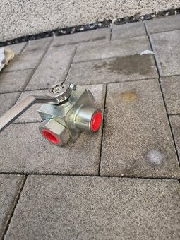 Hydraulický-(3/4") 3 -cestny guľový ventil