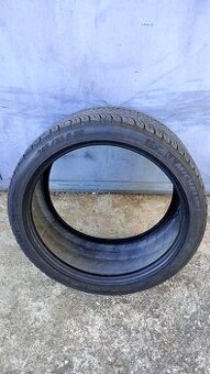 285/35r20