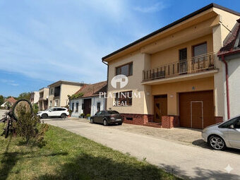 Rodinný dom v tichej časti s väčším pozemkom - Vinosady