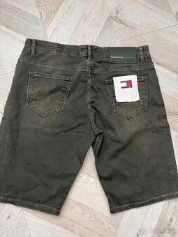 Kvalitné šortky Tommy HILFIGER 32