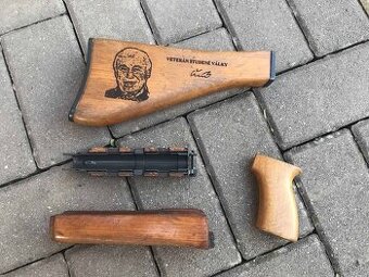 Drevené pažbenie Sa vz.58