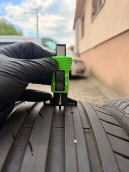 255/45 R17