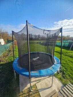 Trampolína