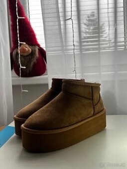 Béžové UGG čižmy