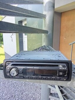 Autorádio Sony.