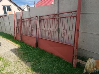 Dvojkridlova brána