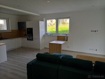 Ponúkame na dlhodobý prenájom krásny priestranný bungalov v