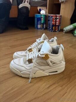 Nike jordan 4 metallic gold