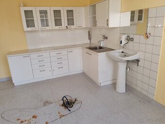 Prenajom kancelarskych priestorov vhodne na zubnu ambulanciu