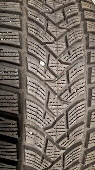 Predám 1ks pekná zimná 205/55r17-95V Dunlop