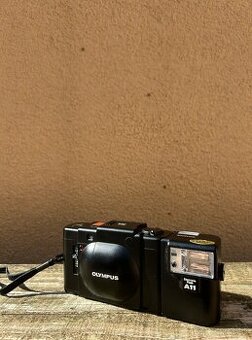 Olympus XA + blesk A11 - 1