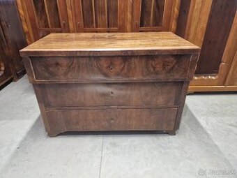 Starožitný nábytok