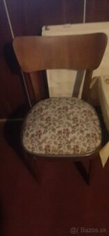 Predám staré  stoličky a skrine