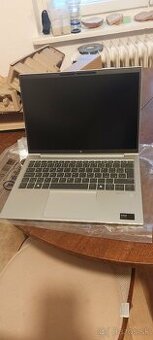 Čistonový HP Elitebook 830 G11