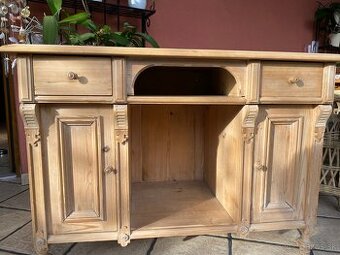 Starý starožitný stolík