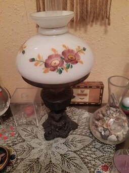 Prodám starou petrolejovou lampu na elektřinu, pozůstalost.