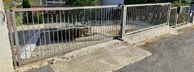 Kovová posuvná brána , plot