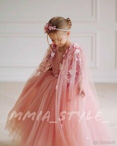 Krásne šaty pre dievčatka
