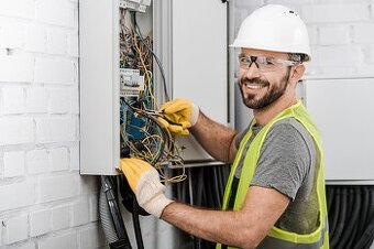 Technik s platnou elektro vyhláškou Mzda až 1 800 € (p572)