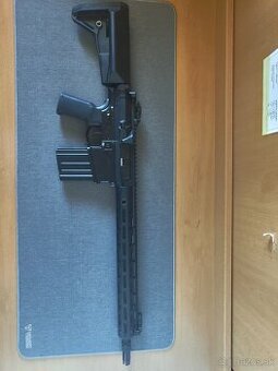 Predám Airsoft zbraň aj s komplet výbavou