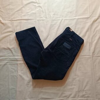 Wrangler čierne menčestrové nohavice široké rovné