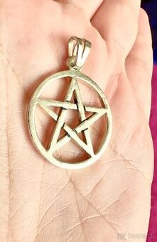 Strieborný prívesok pentagram