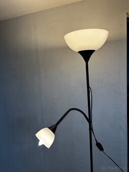 Voľne stojaca lampa - čierna