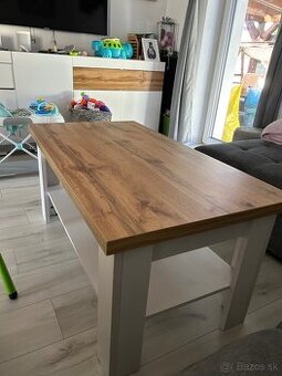 Konferencny stolik