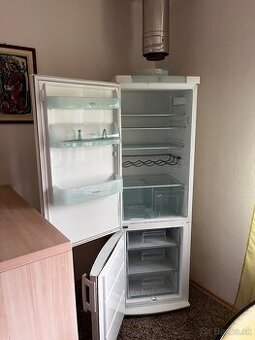 Predám chladničku s mrazničkou,práčku,rozkladací gauč a iné