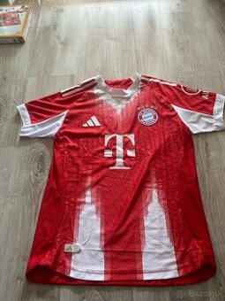 FC BAYERN MúNCHEN dres