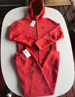 Nike Tech Fleece Červená
