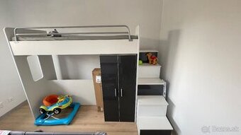Detská postieľka a úložný priestor