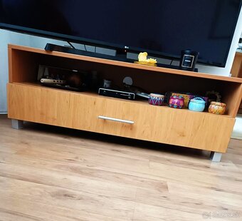 Nábytok do obývačky alebo kancelárie