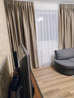 Nádherný veľký dvojizbový s balkónom a parkovacím miestom