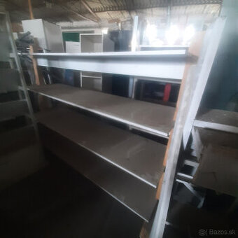 regal dreveny masivny nový