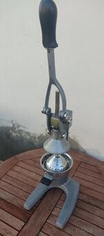 Predám ručný odšťavovač