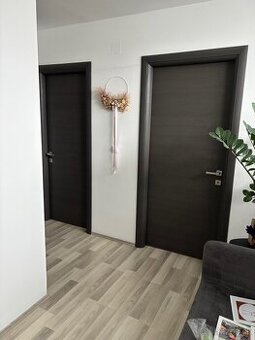 Interiérové dvere so zárubňou - sivo hnedé