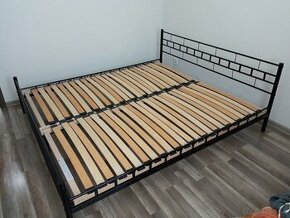 Kovová manželská posteľ 200x180