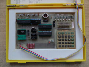 Školský mikropočítač TESLA PMI 80