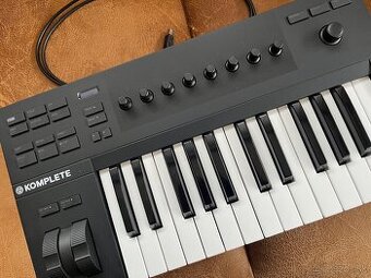 Komplete Kontrol A25 (midi kontroler)