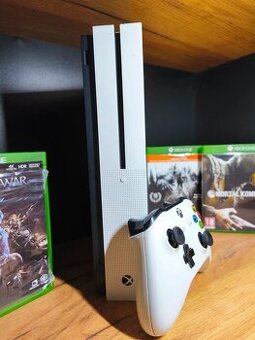 Xbox one s (1TB) +4 hry