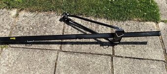 Nosič bicykla na strechu auta.