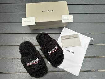 Balenciaga slapky full box.