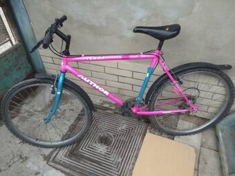 Dva staršie horské bicykle na predaj