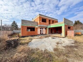 6 izbový RD - hrubá stavba - DVOJGARÁŽ - CABAJ časť Riegler