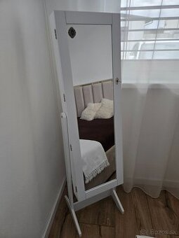 Stojanové zrkadlo/skrinka na šperky