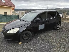 Kia Ceed 1,4 benzin na diely.