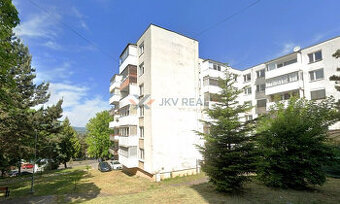 Na Predaj - Priestranný 3-izbový Byt s Balkónom vo Vranove n