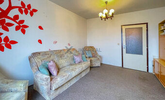 REZERVOVANÝ Predaj: Priestranný 4-izbový Byt s Balkónom a P