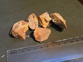 Uránový minerál #17 - UV aktívny (Zimná voda, SR) - 5ks - 1